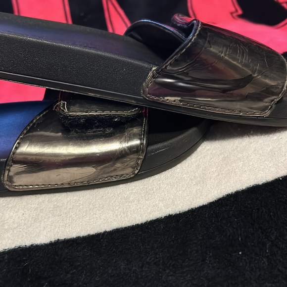 Pink by Victoria secret slides - Picture 4 of 6